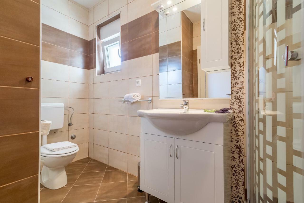 Apartments Sestanka Новаля Екстериор снимка