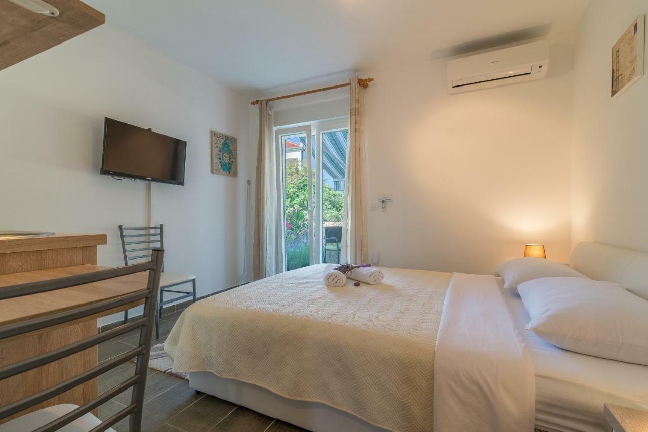 Apartments Sestanka Новаля Екстериор снимка