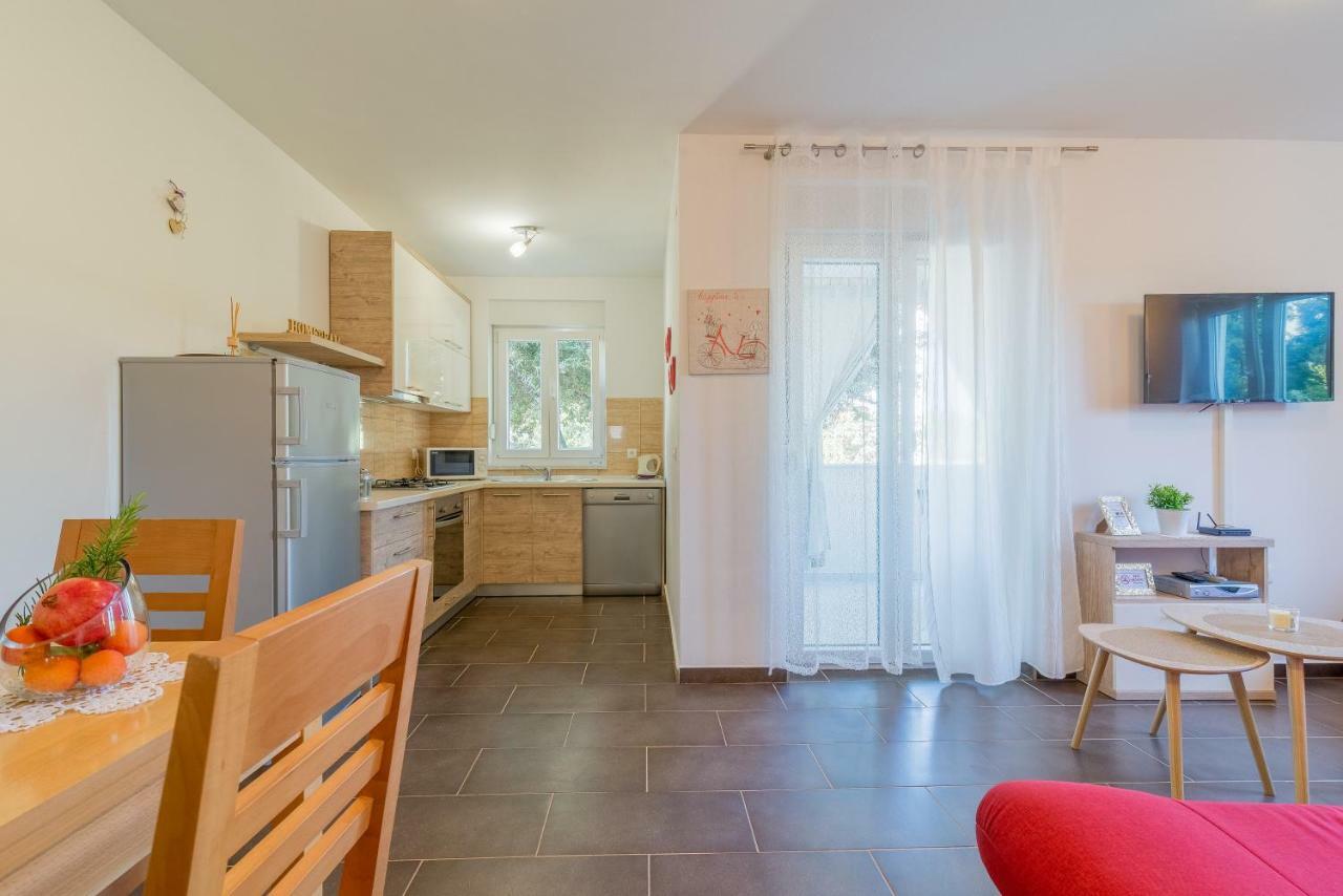Apartments Sestanka Новаля Екстериор снимка